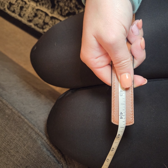 Tory Burch Elegant Black/ Brown Reversible Belt with Gold Emblem - Picture 7 of 10